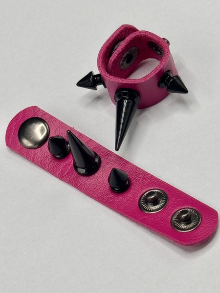RIvet hairtie, pink with long black rivets