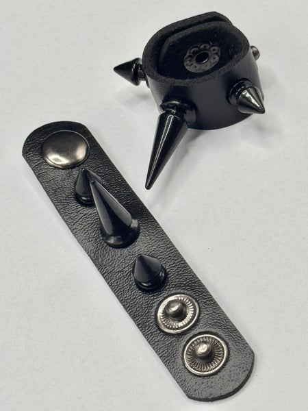RIvet hairtie, black with long black rivets